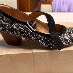 Sofft brand black and white speckled leather Mary Jane Heels size 10 M